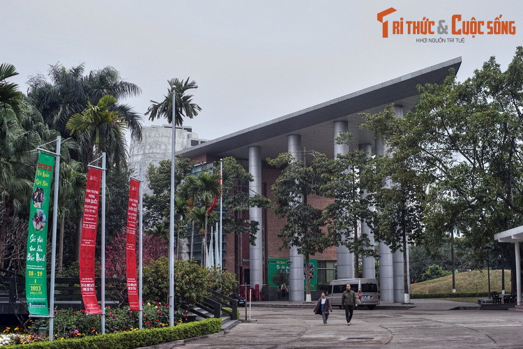 Khu vực thứ ba của Bảo tàng Dân tộc học là tòa nhà bốn tầng có tên gọi Cánh diều, được khởi công xây dựng tháng 6/2007 và khai trương từ cuối năm 2013. Đây là khu trưng bày về các cư dân ngoài Việt Nam, trước hết là các dân tộc ở Đông Nam Á.