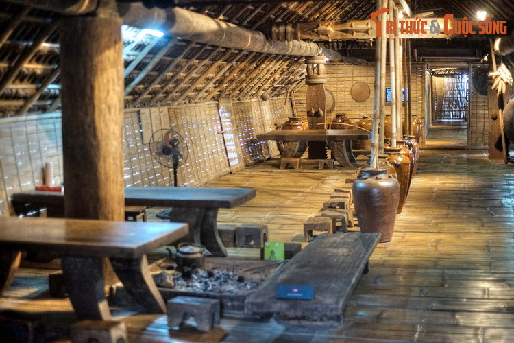 Nằm giữa vườn cây xanh, 10 tòa nhà có kiến trúc độc đáo được xây dựng sát với nguyên bản từ ngoại thất đến nội thất, được coi là khu vực đặc sắc nhất Bảo tàng.