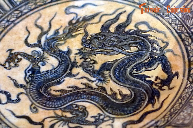 Thứ ba, bộ sưu tập minh chứng cho trình độ phát triển cao của kỹ nghệ sản xuất gốm sứ thời Lê sơ. Đây là sản phẩm của các quan xưởng, một tổ chức do triều đình lập lên, quy tụ các nghệ nhân giỏi nhất lo việc sản xuất các vật phẩm phục vụ cho hoàng cung.