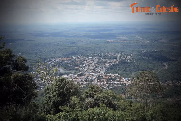 Ông phân công người chị là My Lơm trông coi vùng đất ở khu vực gần sông Vàm Cỏ (hiện nay) và cô em My Giêng cai quản vùng đất Đăk Lung – tức sông Bé ngày nay và những vùng xung quanh.