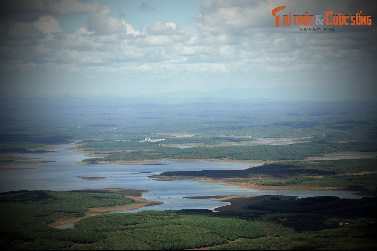 Theo tư liệu của Bảo tàng Tỉnh Bình Phước, người S’tiêng ở xã Long Giang và xã Phú Nghĩa kể rằng, ngày xửa ngày xưa, có vị thần trên trời có chức năng cai quản dân chúng dưới hạ giới. Ông sinh được hai người con gái, người con lớn đặt tên là My Lơm và con gái nhỏ đặt tên là My Giêng.