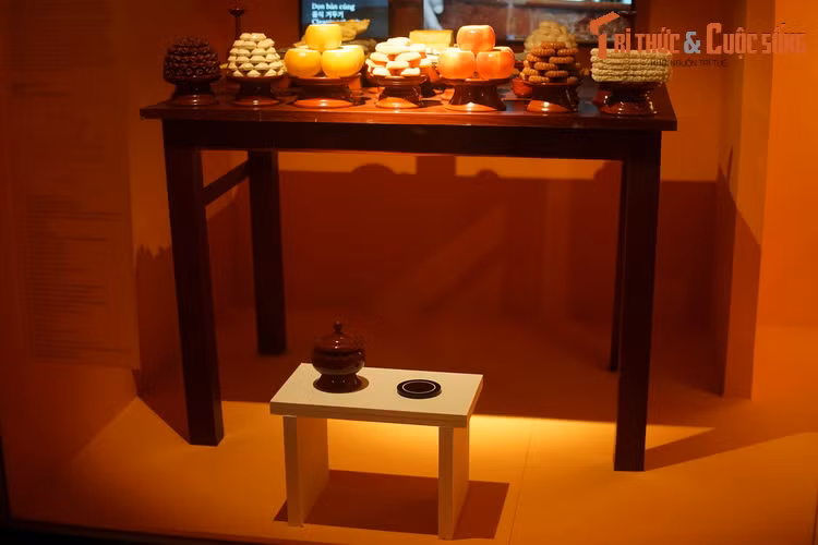 Bàn cúng Tết Trung thu của người Hàn Quốc thời Joseon.