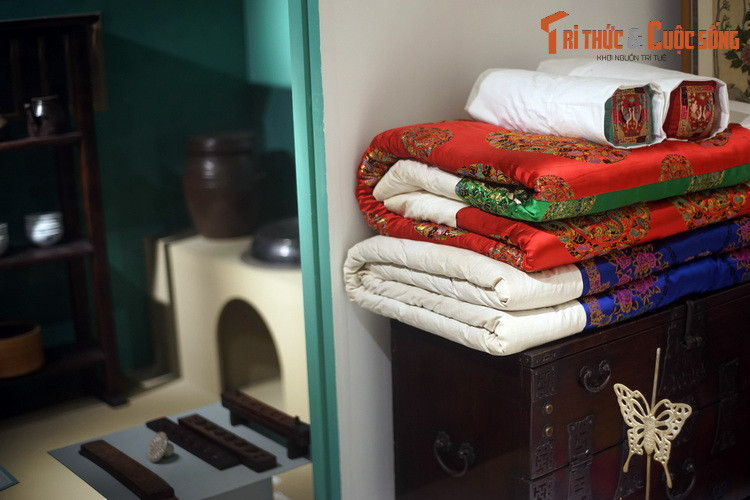 Khu vực bếp thông với phòng anbang.