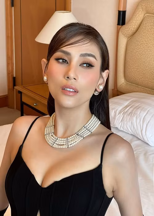 Vài năm trở lại đây, Võ Hoàng Yến xuất hiện với hình ảnh nữ tính, dịu dàng hơn.