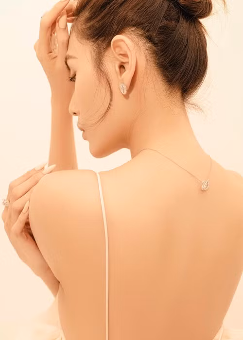 Được gia đình hai bên ủng hộ chuyện tình cảm, Võ Hoàng Yến và bạn trai dự định tổ chức đám cưới vào tháng 7/2020. Thế nhưng, vì COVID-19, cặp đôi phải rời hôn lễ.