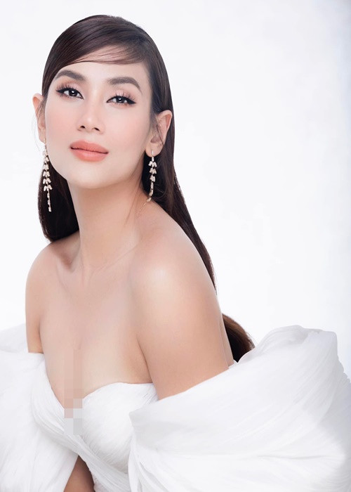 Võ Hoàng Yến chia sẻ, khi bên người yêu, cô trở nên mềm mỏng.