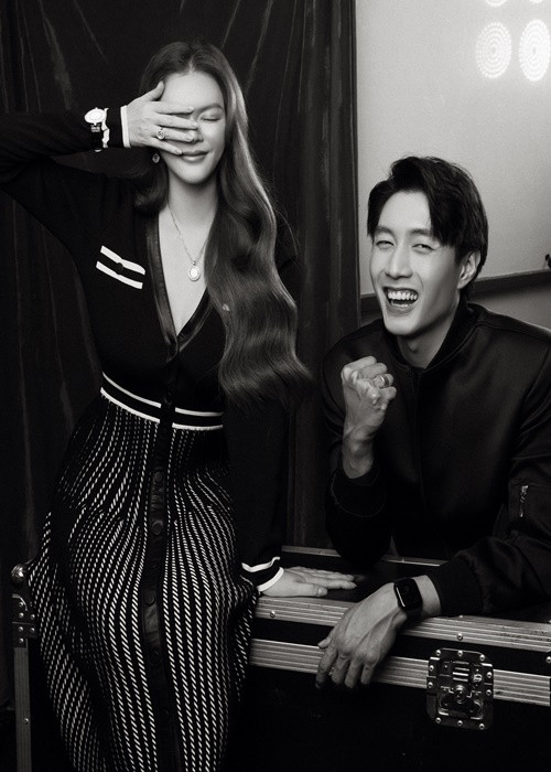 Bộ ảnh của Lý Nhã Kỳ bên Khoai Vũ nhanh chóng gây chú ý khi được tung ra.