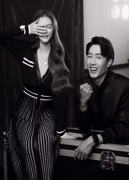 Bộ ảnh của Lý Nhã Kỳ bên Khoai Vũ nhanh chóng gây chú ý khi được tung ra.