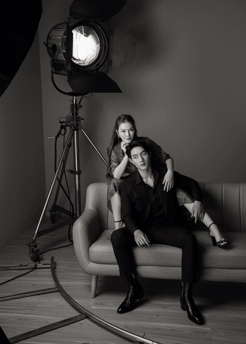 Bên trai trẻ, nữ diễn viên vẫn xinh đẹp "hack tuổi" đáng ngưỡng mộ.