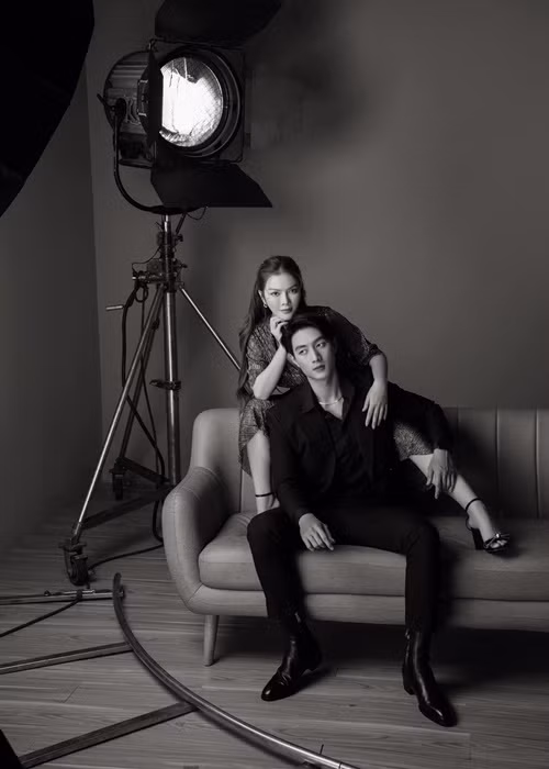 Bên trai trẻ, nữ diễn viên vẫn xinh đẹp "hack tuổi" đáng ngưỡng mộ.