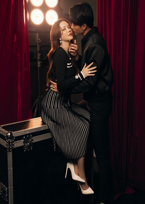 Sự chân thành và cởi mở của Lý Nhã Kỳ khiến cô và Khoai Vũ không có khoảng cách khi chụp ảnh chung.