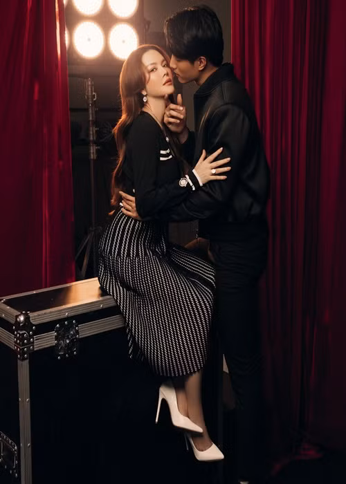 Sự chân thành và cởi mở của Lý Nhã Kỳ khiến cô và Khoai Vũ không có khoảng cách khi chụp ảnh chung.