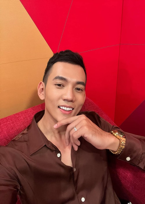 Gần đây, Lý Bình và bà xã đi quay gameshow.