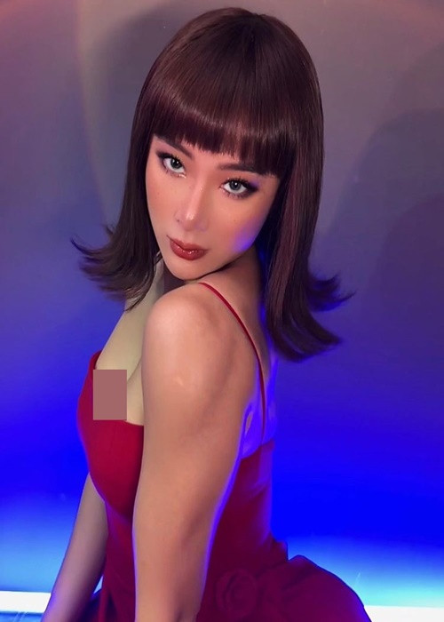 Angela Phương Trinh cũng mê mệt váy hai dây.