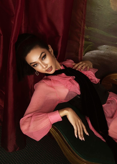 Sau khi đăng quang, Thùy Tiên dần định hướng hình ảnh phù hợp nhất cho mình, tự tin thách thức bản thân với nhiều phong cách thời trang độc đáo.