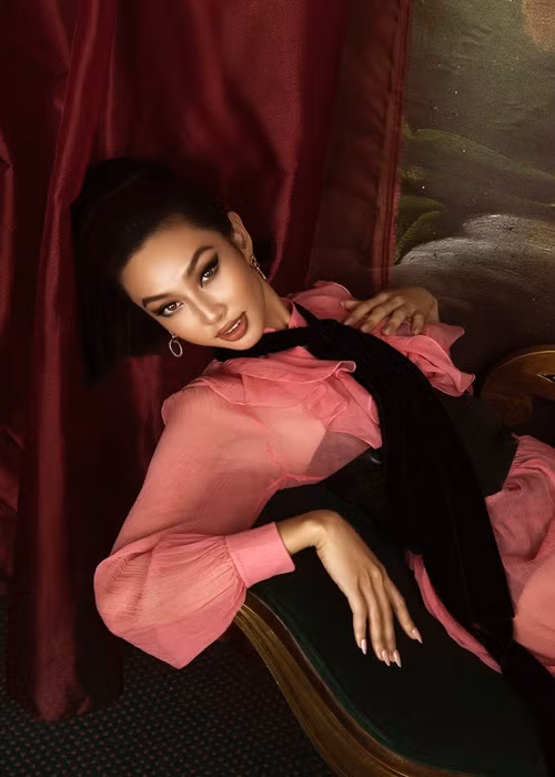 Sau khi đăng quang, Thùy Tiên dần định hướng hình ảnh phù hợp nhất cho mình, tự tin thách thức bản thân với nhiều phong cách thời trang độc đáo.