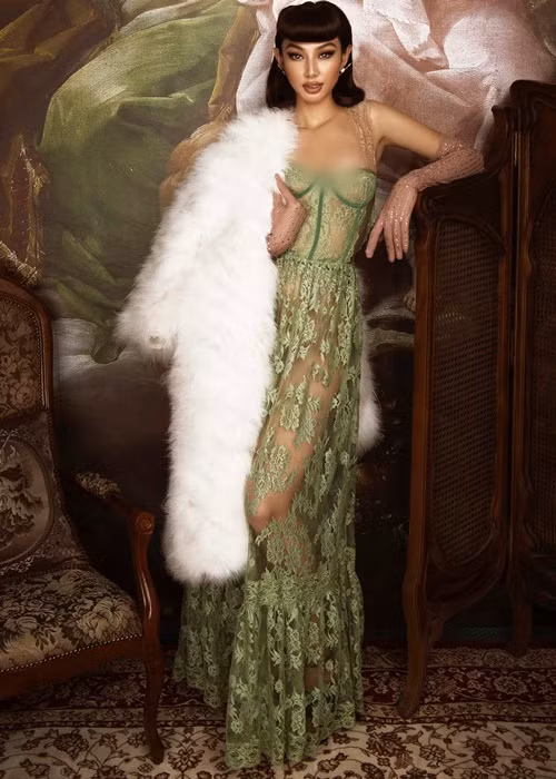 Thuy Tien dien set do tram trieu, lap lo nhung duong cong hut mat