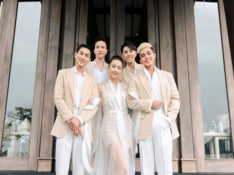 Cô dâu chính là bà bầu của nhóm 365. Ảnh: FBNV