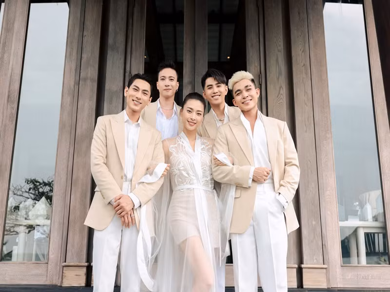 Cô dâu chính là bà bầu của nhóm 365. Ảnh: FBNV