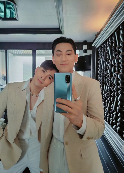 Nhóm 365 mặc vest may riêng do Ngô Thanh Vân chuẩn bị. Ảnh: FBNV