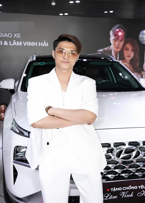 Lâm Vinh Hải gửi lời cảm ơn đến người bạn đời vì món quà.