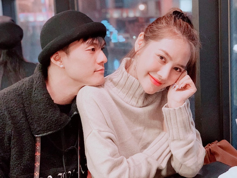 Sau khi tái hợp, cặp đôi mặn nồng như ngày mới yêu.