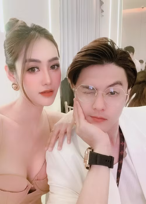 Lâm Vinh Hải công khai hẹn hò Linh Chi vào năm 2017. Sau đó, Linh Chi bị vợ cũ của Lâm Vinh Hải tố là người thứ ba. Tuy nhiên, Linh Chi cho hay cô đến với Lâm Vinh Hải khi anh đã ly thân.