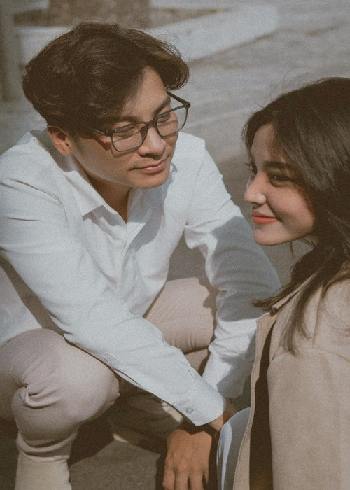 Cả hai nảy sinh tình cảm sau khi thực hiện một số bộ ảnh chung.