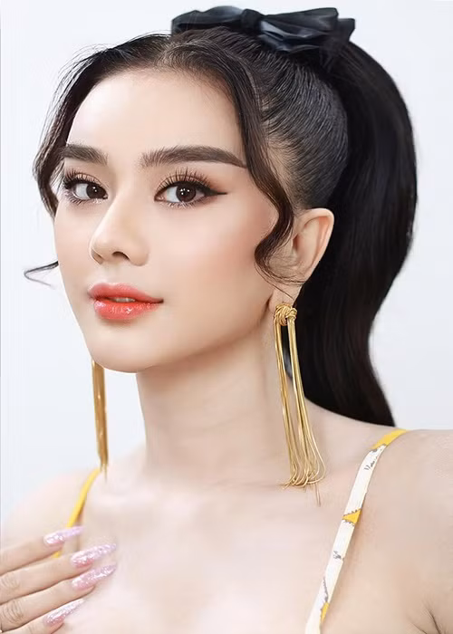 Nhan sắc của Lâm Khánh Chi thăng hạng sau khi cô trở lại cuộc sống độc thân.