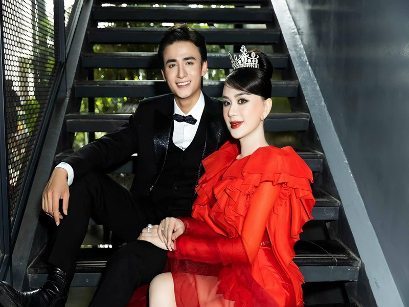 Nữ ca sĩ chuyển giới cho biết, Song Duy chỉ là trợ lý của cô.