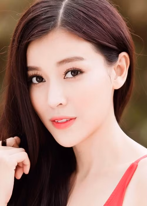 Cao Thái Hà được nửa kia chiều chuộng. Dịp sinh nhật, nữ diễn viên được bạn trai tặng một căn hộ. Ảnh: FBNV