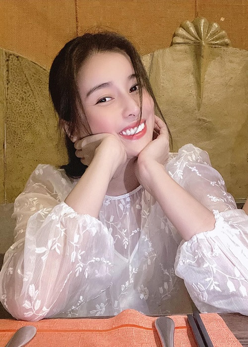 Chia sẻ với Zing, Cao Thái Hà cho biết cô đăng ảnh để kỷ niệm cả hai lần đầu đón lễ tình nhân bên nhau. Ảnh: FBNV