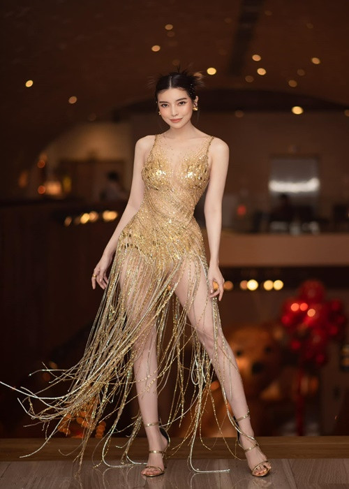 Cao Thái Hà chia tay người yêu sau khi phát hiện anh nói chuyện điện thoại với một cô gái khác theo kiểu yêu đương chứ không phải tán tỉnh. Ảnh: FBNV