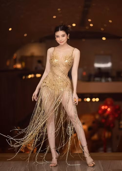 Cao Thái Hà chia tay người yêu sau khi phát hiện anh nói chuyện điện thoại với một cô gái khác theo kiểu yêu đương chứ không phải tán tỉnh. Ảnh: FBNV