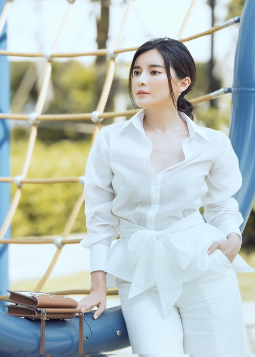 Cao Thái Hà nhanh chóng xin lỗi khán giả vì clip hút thuốc.