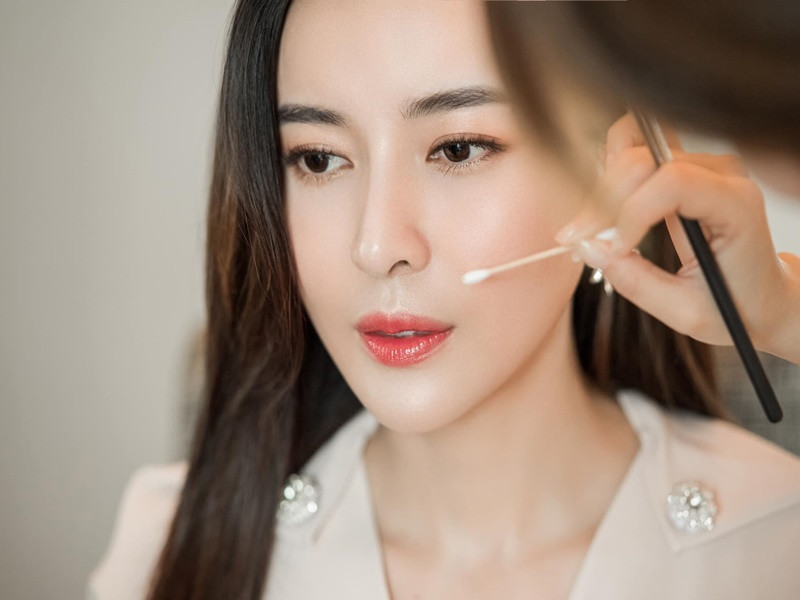 Năm 2018, Cao Thái Hà cũng “vạ miệng” khi chia sẻ, nhiều cô gái nghèo thi hoa hậu để đổi đời và danh hiệu sẽ giúp các cô gái lấn sân showbiz nhanh hơn.