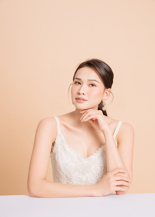 Trong khi Hà Kiều Anh đã lập gia đình, Dương Mỹ Linh vẫn còn son rỗi.