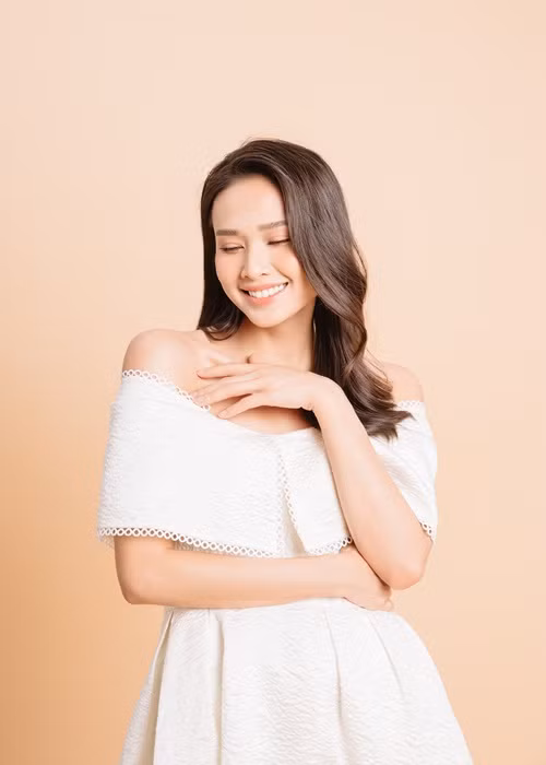 Vài năm trở lại đây, cô hẹn hò doanh nhân Tôn Bảo Anh.