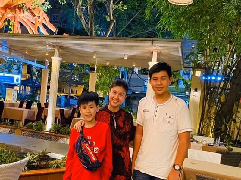 Những năm gần đây, Kim Thư thi thoảng đăng tải hình ảnh của hai con trai. Ảnh: FBNV