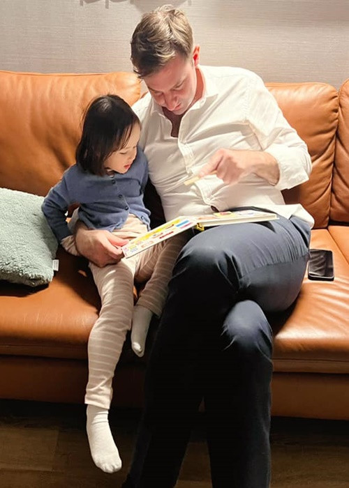 Từ khi còn rất nhỏ, Lina được bố mẹ rèn cho thói quen đọc sách.