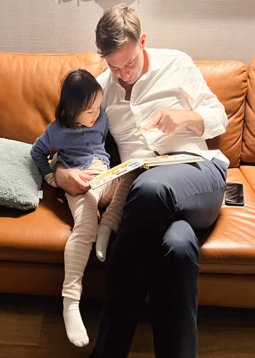 Từ khi còn rất nhỏ, Lina được bố mẹ rèn cho thói quen đọc sách.