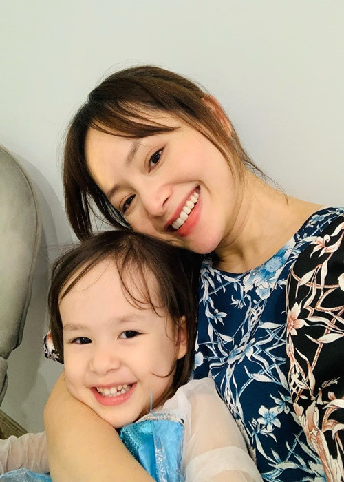 Lan Phương chia sẻ, con gái khá thông minh, nhanh nhẹn, vui vẻ, sống tình cảm, hiểu chuyện, nhiều năng lượng giống cô vậy.
