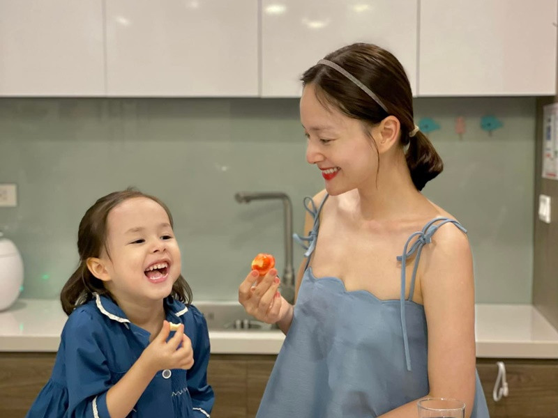 Nụ cười của Lina rất giống Lan Phương.