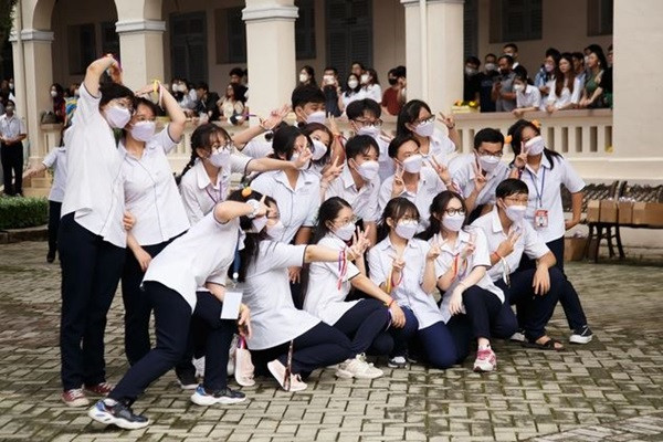 Hoc sinh Le Hong Phong va khoanh khac ca doi khong quen trong le be giang