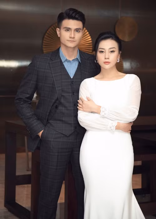  Vĩnh Thụy - Phương Oanh hợp tác lần đầu khi quay TVC chung cách đây hơn một tuần.