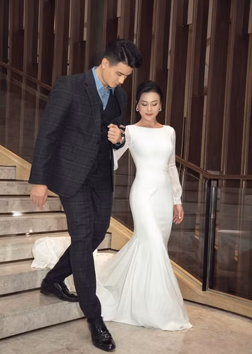 Mới đây, Phương Oanh và Vĩnh Thụy hội ngộ tại một sự kiện. Cả hai có chút ngượng ngùng.