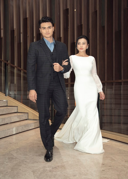 Vĩnh Thụy chia sẻ, trong lần đầu quay TVC với Phương Oanh, anh ấn tượng với khả năng diễn xuất, tạo cảm hứng cho bạn diễn của Phương Oanh. Nhờ vậy, những cảnh tình tứ của hai người diễn ra suôn sẻ, không phải làm đi làm lại nhiều lần.