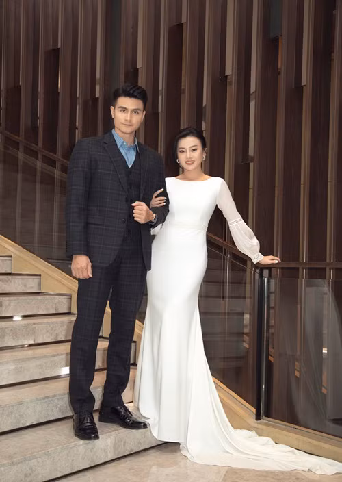 Vì không muốn bị hiểu lầm, Vĩnh Thụy và Phương Oanh hạn chế tương tác trước ống kính truyền thông.