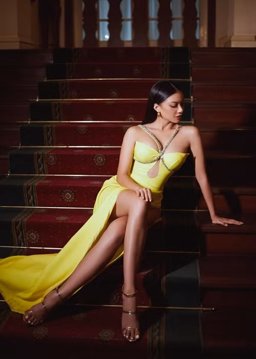 Cùng với vóc dáng nóng bỏng, màng á hậu có làn da nâu ấn tượng.