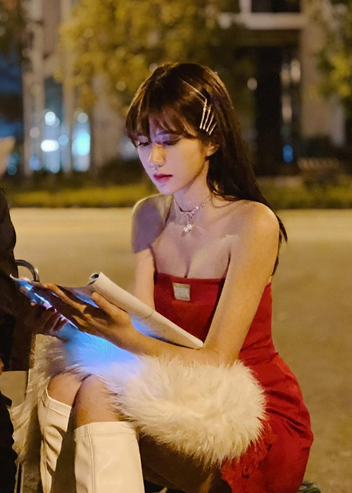 Tạo hình gái hư của Vân Vân gây chú ý bởi nhân vật này vốn có style kín đáo, dịu dàng.